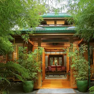 2* Bed & Breakfast Rainforest Retreat